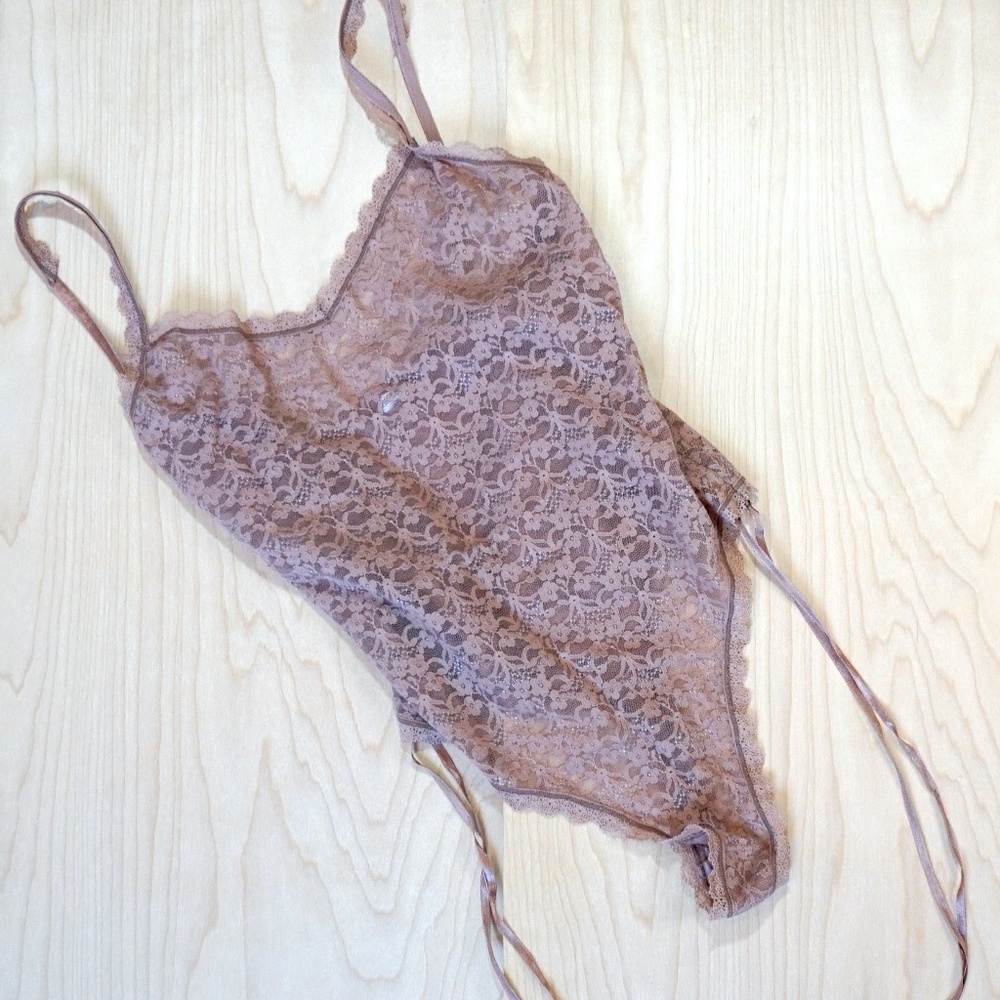 🌵Sheer Lace Bodysuit!